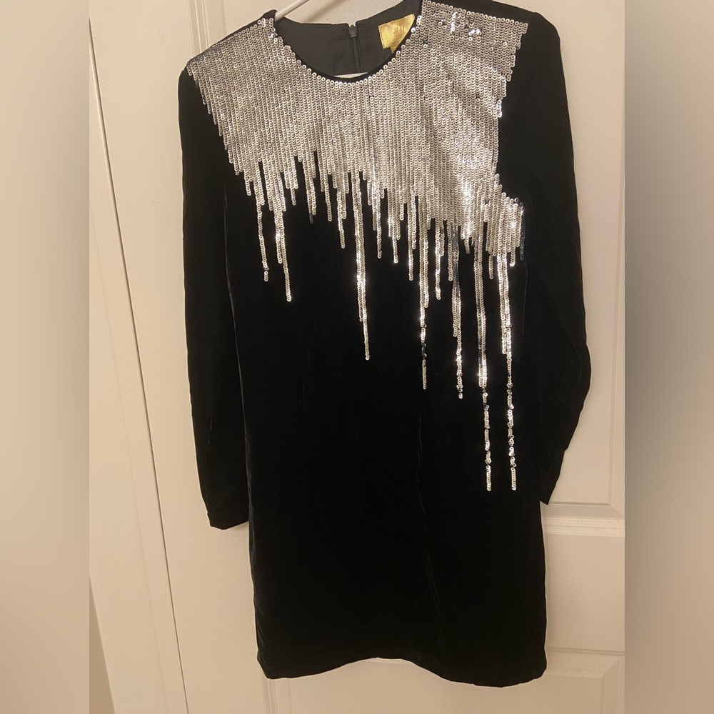 New with tag drip sequin dress. Velvet black long sleeve dress. H&M.
